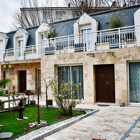 Villa Foch - Maison Familiale A 20 Min De Paris, Disney Et La Vallee Village Avec Balcon Et Jardin Privatif Saint-Maur-des-Fosses Luaran gambar